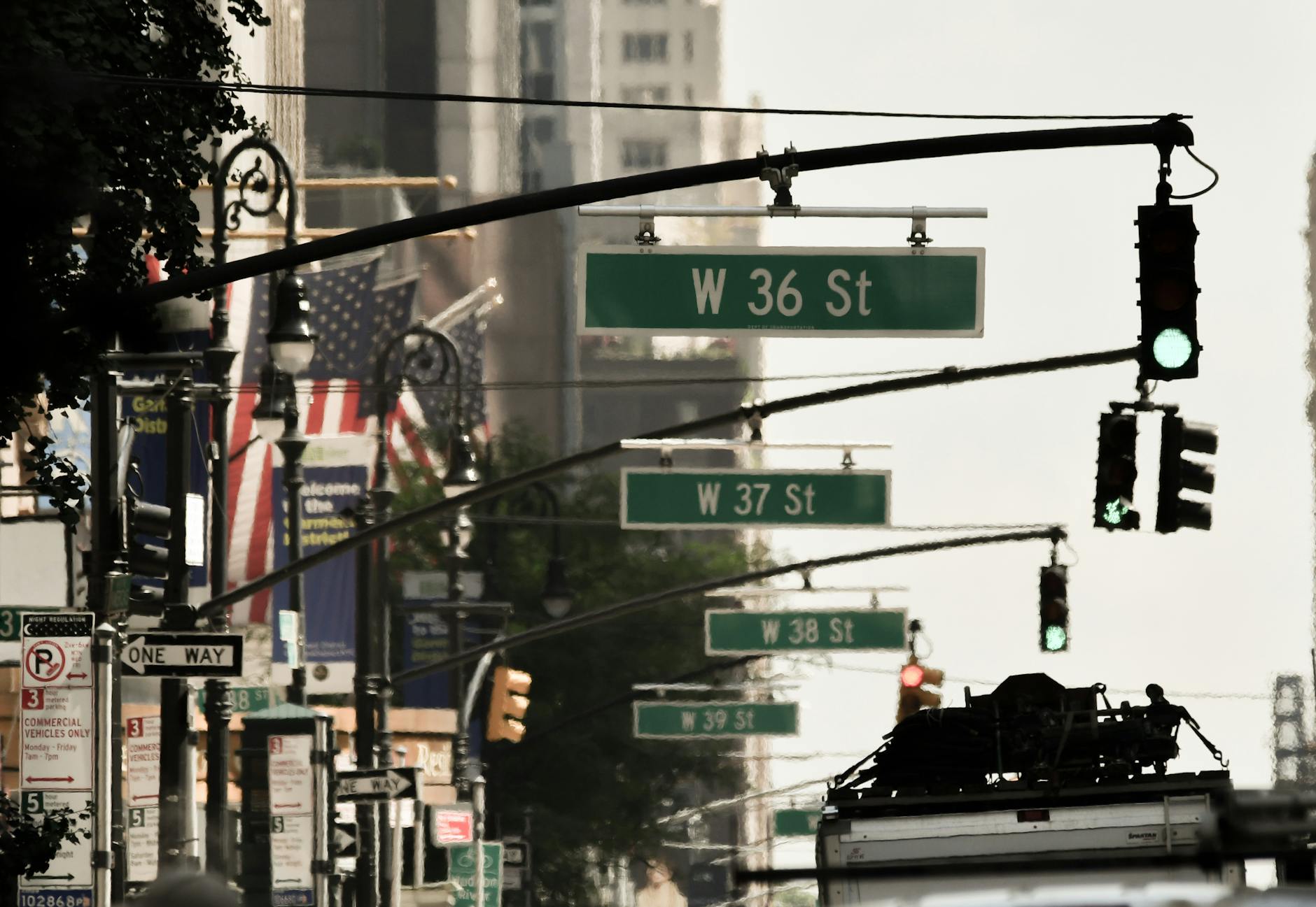 Żużlowcy toruńskiego Apatora na torze, zdjęcie symbolizujące zmiany w toruńskim żużlu