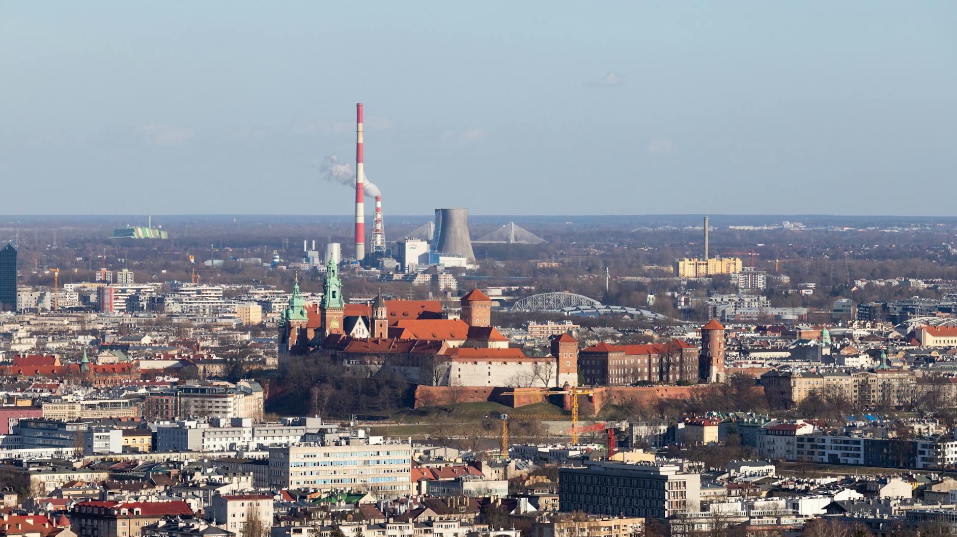 Mapa Torunia z zaznaczonymi stacjami pomiarowymi jakości powietrza i informacją o stanie powietrza