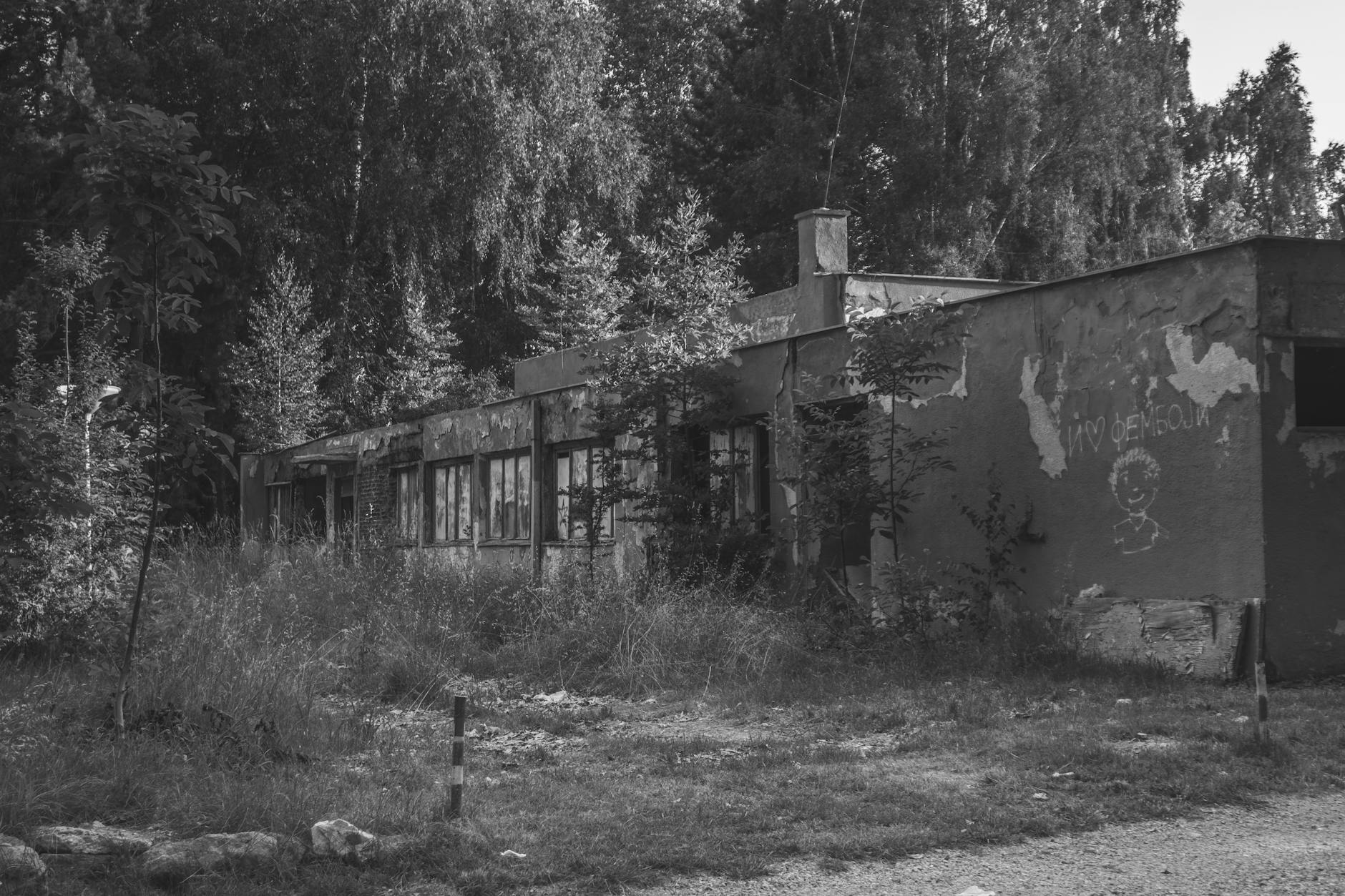 Pożar na poligonie w Toruniu: Akcja gaśnicza z powietrza i ziemi